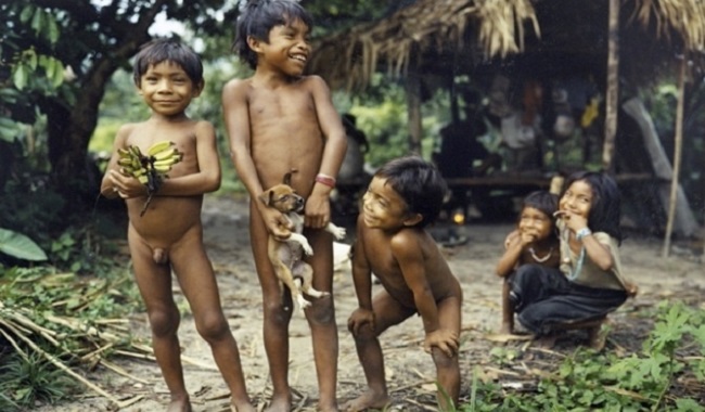 Enfant tribu amazonienne