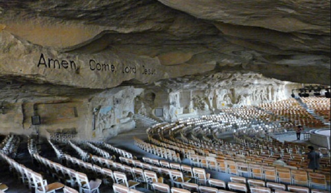 Plus grande église dans une grotte du Moyen-Orient