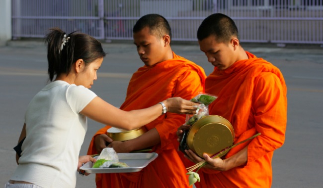 2 moines Bouddha