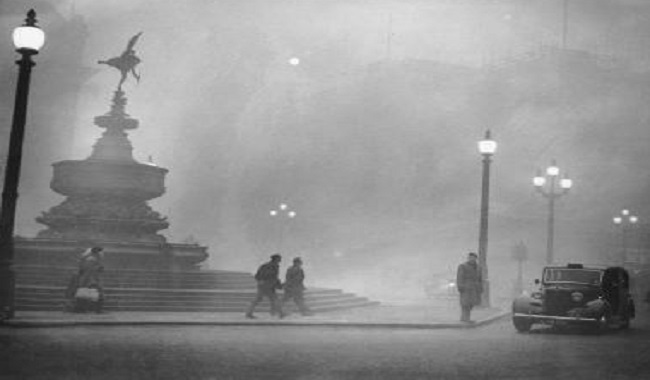 Grand Smog» (brume brunâtre épaisse, provenant d'un mélange de polluants) de Londres en 1952